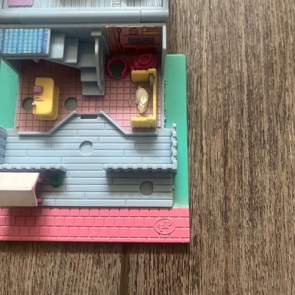 VINTAGE 1993 POLLY POCKET BLUEBIRD PET SHOP HOUSE POLLYVILLE PLAYSET - Picture 6 of 9